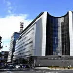 医師装いクリニック勤務、給与など４４０万円だまし取った疑い…無職男を追送検