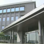 コンビニなどに「わいせつDVD」を置いた疑い　会社役員の男(67)を逮捕「元気な男性  ご自由にどうぞ」