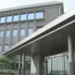 【悲報】コンビニなどに「わいせつDVD」を置いた疑い会社役員の男(67)を逮捕「元気な男性ご自由にどうぞ」wwww