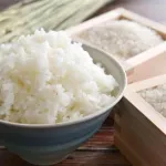 【悲報】家系ラーメン屋店主ブチ切れ、ライス食べ放題(有料100円)でお客様晒してしまうw