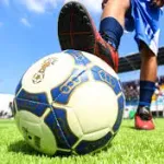 【悲報】サッカー「ボール1個あればできますw」Jリーグ「天然芝、屋根、1万5000席ないとできませんw」←これｗｗｗｗｗｗｗｗｗｗｗｗｗｗｗｗ