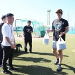 【悲報】巨人松本剛さん、阿部監督が設計に助言した野球場で自主トレしてしまうwwwwwwwwwwwwwwwwwwwwwwwwwww