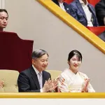 【悲報】八角理事長、天覧試合で横綱大関総崩れの醜態にご機嫌斜め…力士「理事長の顔こわい…」