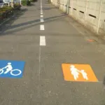 運転手「自転車は歩道通れやボケ！」歩行者「自転車は車道通れやボケ！」