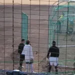 ロッテ安田、柳田の自主トレで柵越連発！
