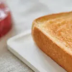 （ヽ´ん`）「朝食はピーナッツバタートーストの上にプロテインを粉のまま乗せたもの」