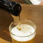 【謎】居酒屋で生ビールがあるのにあえて瓶ビールを頼んでる人が結構いる理由