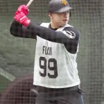 【悲報】巨人ドラ6藤井、超特盛チー牛とシュークリームでオフを満喫
