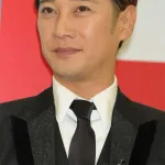 中居正広氏「引退から1年」　「痩せて、白髪・ロン毛」になっても「資産20億円超」でも“復帰説”が消えない理由