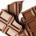 チョコレート(安いです、うまいです、世界中どこでも売ってます)←このお菓子