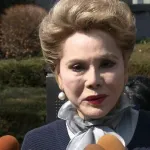 「デヴィ夫人」書類送検　“愛犬の死”巡り元マネジャーを暴行か