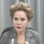 【朗報】デヴィ夫人、無罪だった「愛犬を殺した医師に詰問したらマネージャーに羽交い締めにされた」