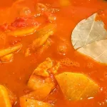カレー作ろう！！ローリエ入れる　「何の効果あるんやろこれ」