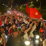 【画像】U23ベトナム代表さん、韓国代表に勝った結果バカみたいに街がお祭り騒ぎになるｗｗｗｗｗｗ