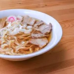 ラーメンで一番美味い麺って中太縮れ麺よな