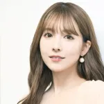 【悲報】三上悠亜（32）「私の年収知ったら多分みんな引く。最低年収3000万ないと男性は引け目を感じると思う」
