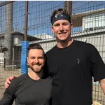 DeNAレイノルズ投手が早速ブルペン入り！　203cmの長身で、ヒュンメル選手と並んでもデカすぎると話題に