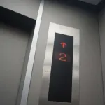 【疑問】エレベーターの階で「R」ってあるやん？ｗｗｗｗｗｗｗｗｗｗｗｗｗｗｗｗ