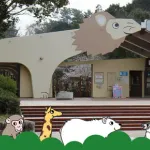 【画像】浜松市動物園「白と黒の動物はパンダだけじゃありませんシマウマもいますよ」→謝罪へ・・・・・