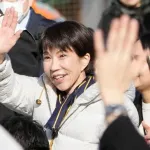 高市首相、支持者に腕を引っ張られて負傷 松坂かな?