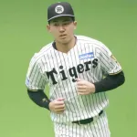 阪神ドラフト1位・立石正広が屋外でノック　肉離れで別メニュー調整中も軽快な動き披露