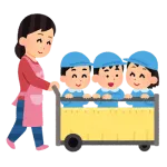家の前を幼稚園児がカーゴに乗せられたまま保母さんがカーゴ押して歩いてるんやが