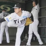 【阪神】下村海翔が具志川キャンプでブルペン投球　捕手座らせて25球