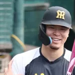 糸井嘉男、佐藤輝明の身体をペタペタ触るwwwwwwwwwwwwww