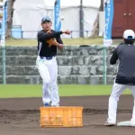 【日本ハム】「二塁・野村佑希」が早朝から始動　新庄監督が見守る前で早出特守実施