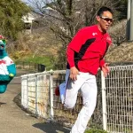 カープ秋山(37)がスラィリーに追い回される画像wwwyw