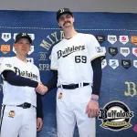 新助っ人、ショーン・ジェリー、あまりにもデカすぎるとおりせんで話題に…