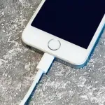LightningのiPhone使ってるやついい加減買い換えろよ