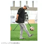 巨人・坂本勇人はサッカーもお手の物　華麗なリフティング披露でファン感激「すごい！」