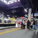 札幌駅にイカツイ電車止まってるんやが