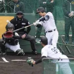 【阪神】ドラ３岡城快生が小・中の後輩スノボ木村葵来の金メダルに刺激　ライブBPで長打力披露