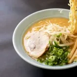 家で味噌ラーメン作るんやがトッピングおすすめあるか？