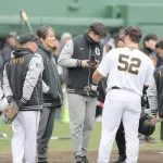 【巨人】松井秀喜臨時コーチの門下生１号はリチャード　６分超の熱血指導
