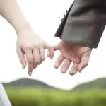 月収29万で結婚出来る？