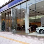 ワイ「外車ディーラーの営業マンって高給取りなんやろうなぁ」