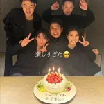 【画像】吉岡里帆と今田美桜を両脇に抱える日本最強の強者男性現れるｗｗｗｗ