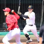 巨人泉口、ヤバい「先輩に挨拶しない」「話しかけると『はいはい』とスマホをいじりながら返事」