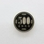 【悲報】もう500円玉1枚持って外出ても何も食べられないんだな……