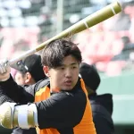【悲報】巨人球団関係者「石塚(19)を4番岡本になれるよう育てる、それで潰れるならそこまで」