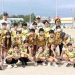 阪神・秋山拓巳ＢＡ　ＯＢ亀山努氏と沖縄県内の小学校で野球教室　「野球人口が減っていくことを抑えることに貢献すると思います
