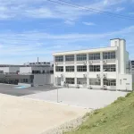 山形県の高校野球部寮で全裸の生徒の首にリードをつけて犬ように引き回す動画が拡散