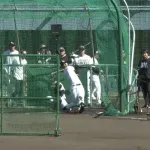 ルーキー高橋隆慶、大関友久から柵越えアーチ