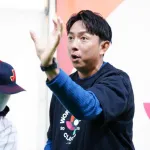 【朗報】川崎宗則さん「SUZUKI  51」のユニを見て大興奮、鈴木誠也Tシャツを購入