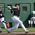 【悲報】SB柳田悠岐さん初実戦DHで2打席立っただけで故障離脱