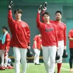 カープ中崎、斉藤優汰0.1回4四球炎上後に即メンタルフォロー＆助言。