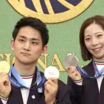りくりゅうペアが会見。「2人の関係は？」との質問に、「ご想像にお任せします」と回答！